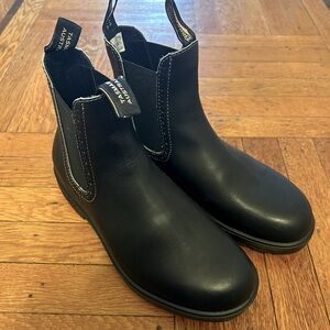 Blundstone high-top boots in black